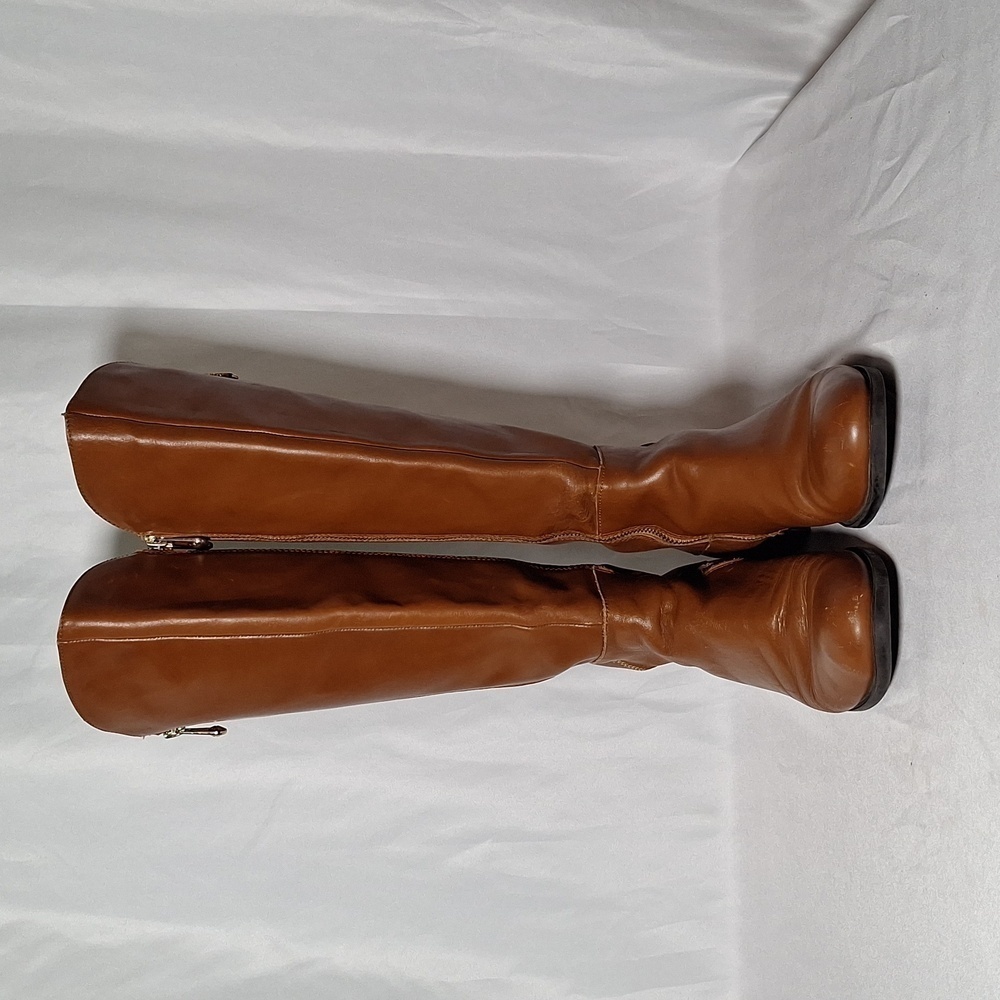 🍁Tahari camel color boots